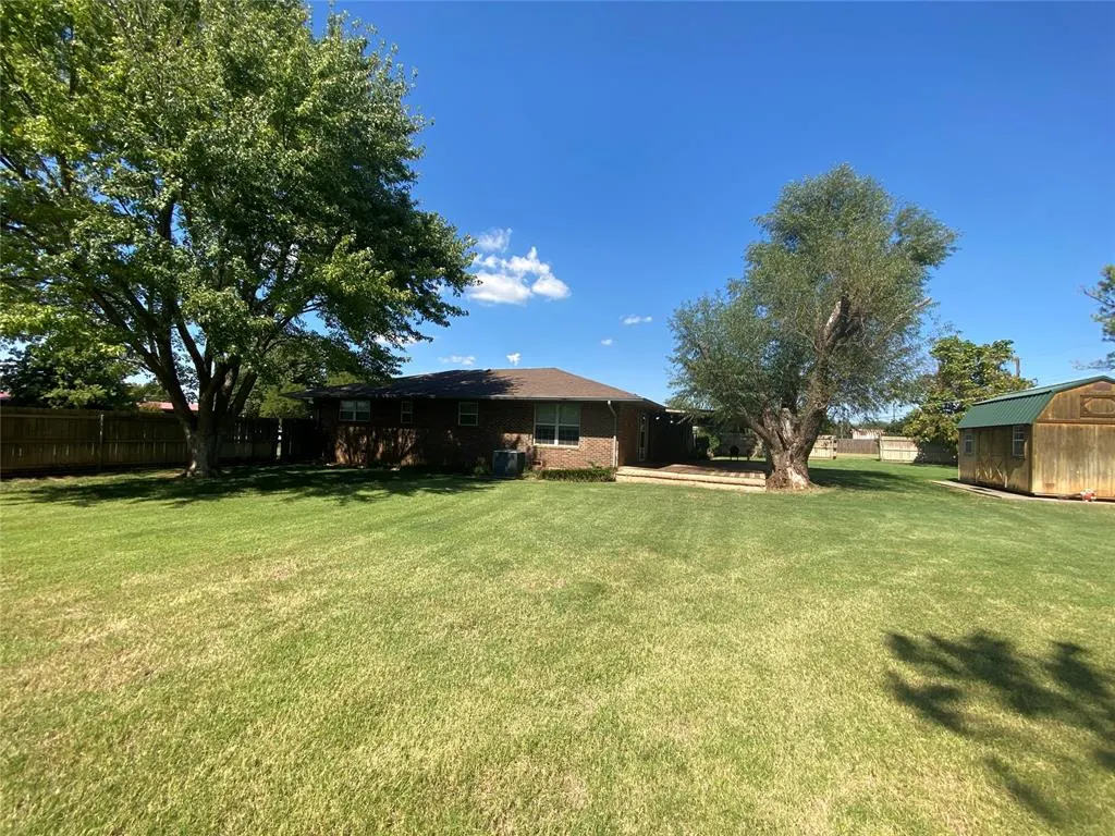 Photo 35 — 522 N Booth Avenue, Elk City, OK 73644