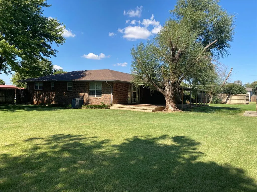 Photo 36 — 522 N Booth Avenue, Elk City, OK 73644