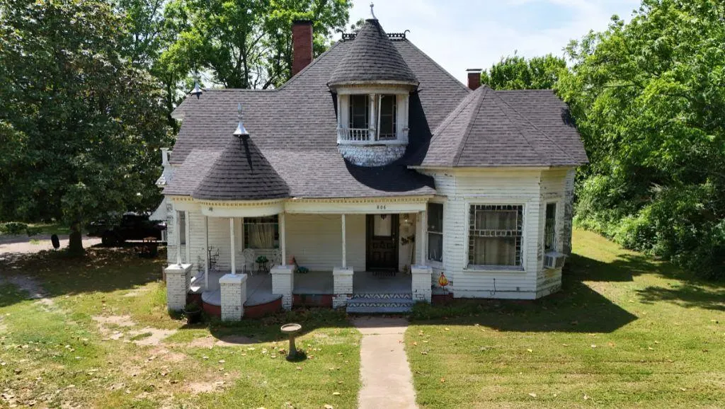Photo 3 — 804 N Carr Avenue, Wynnewood, OK 73098