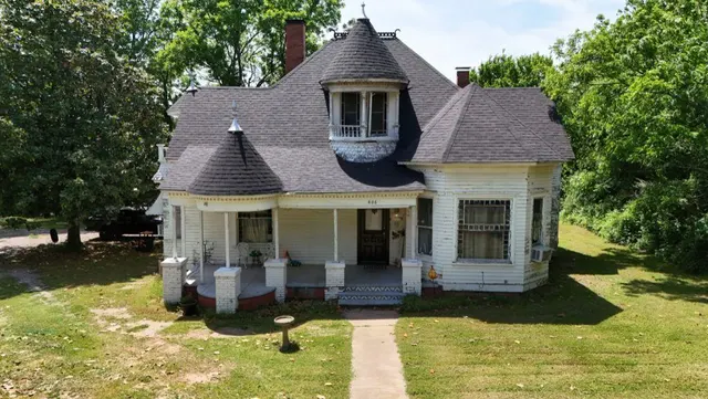 Photo 3 — 804 N Carr Avenue, Wynnewood, OK 73098