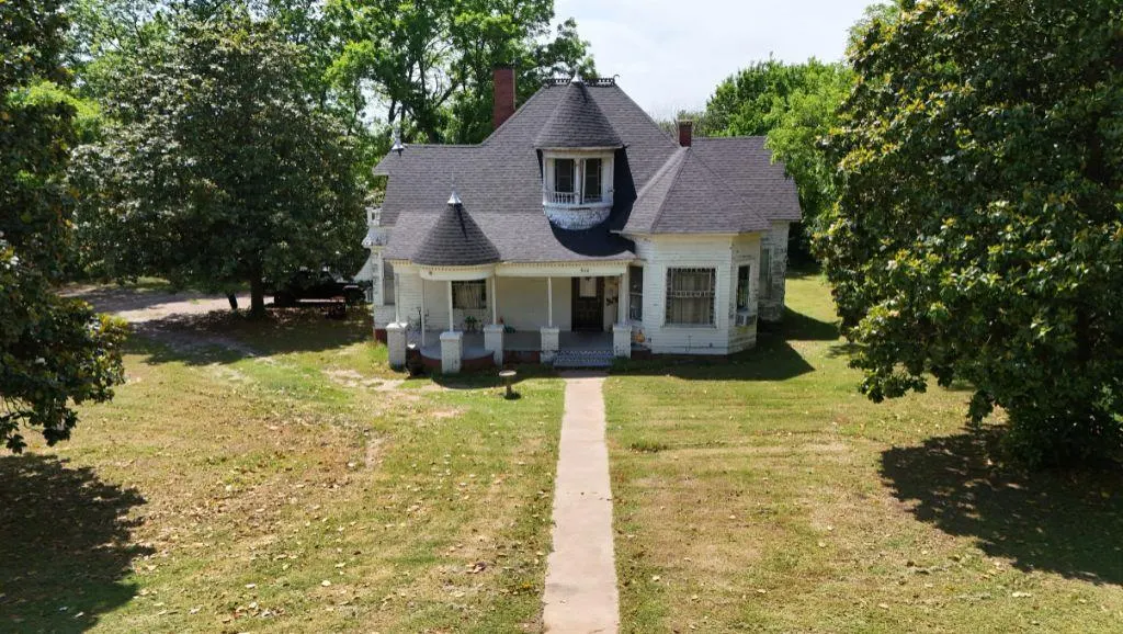 Photo 6 — 804 N Carr Avenue, Wynnewood, OK 73098