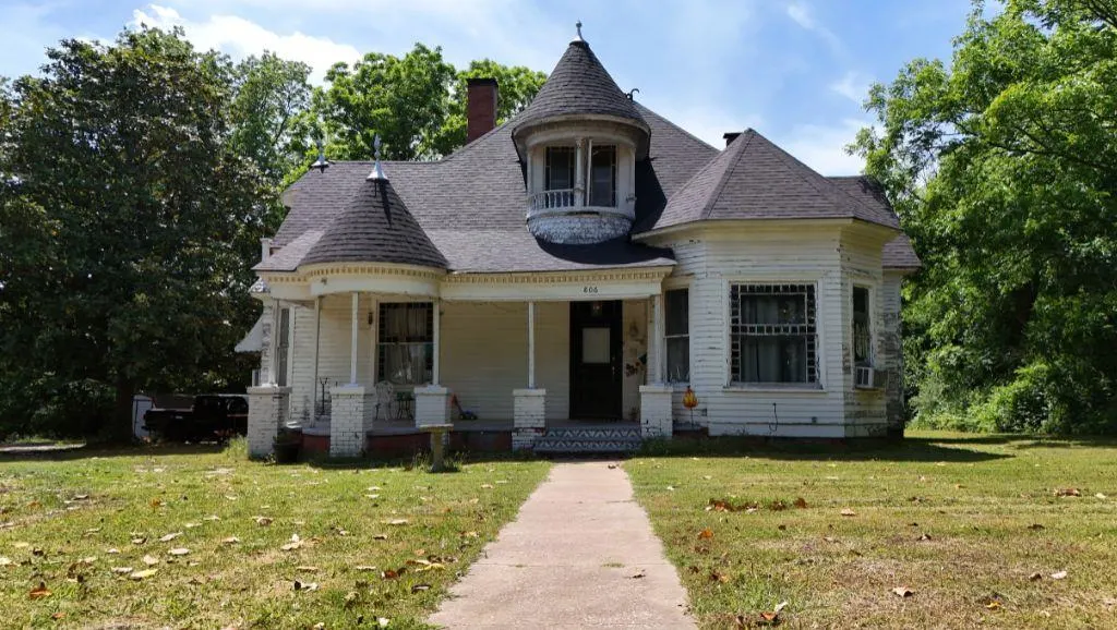 Photo 7 — 804 N Carr Avenue, Wynnewood, OK 73098