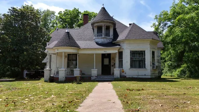 Photo 7 — 804 N Carr Avenue, Wynnewood, OK 73098