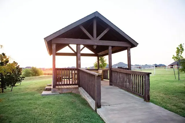 Photo 8 — 18133 Autumn Grove Drive, Edmond, OK 73012