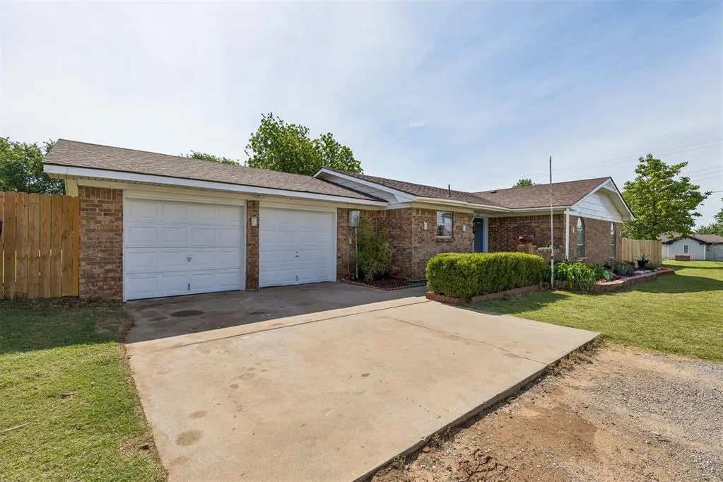 Photo 4 — 102 N Locust Street, Fletcher, OK 73541