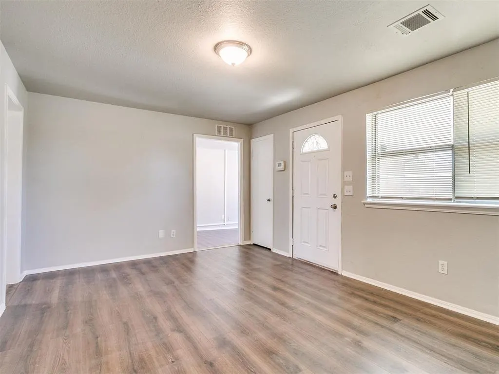 Photo 4 — 401 S Dallas Avenue, Moore, OK 73160