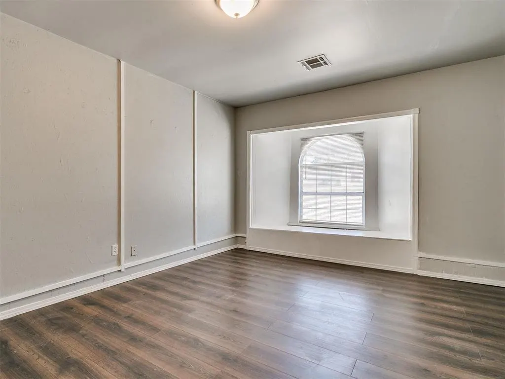 Photo 8 — 401 S Dallas Avenue, Moore, OK 73160