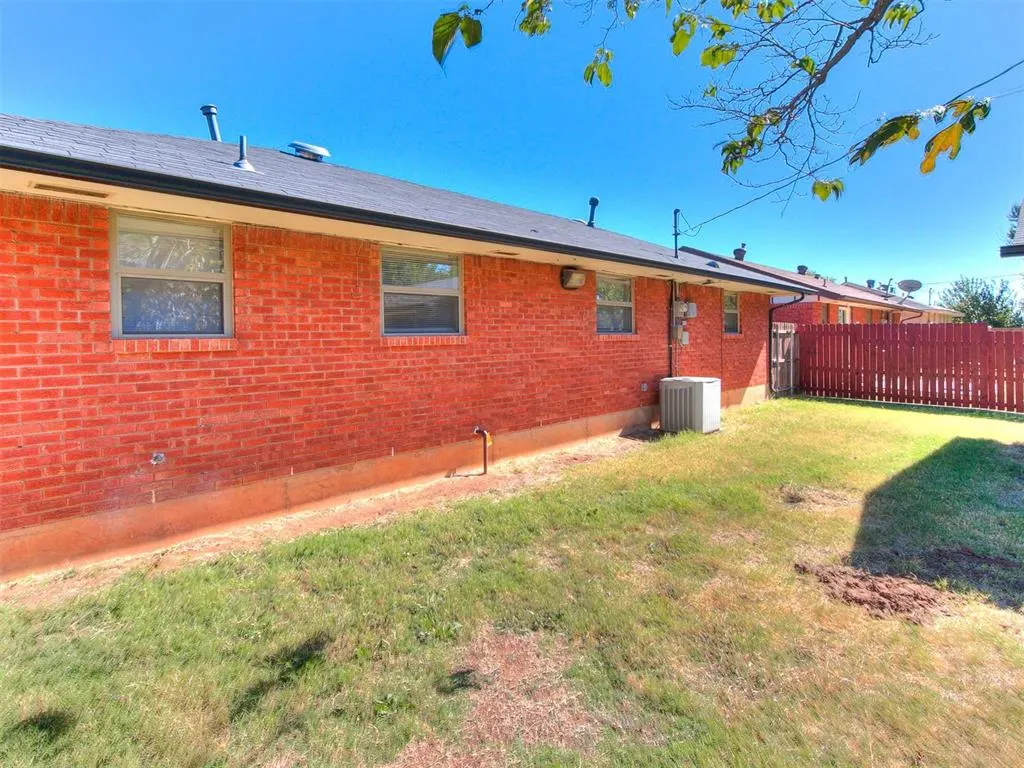 Photo 37 — 401 S Dallas Avenue, Moore, OK 73160