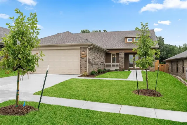 Photo 2 — 8809 Spruce Street, Edmond, OK 73003