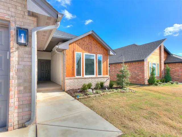 Photo 5 — 7708 Three Woods Lane, Yukon, OK 73099