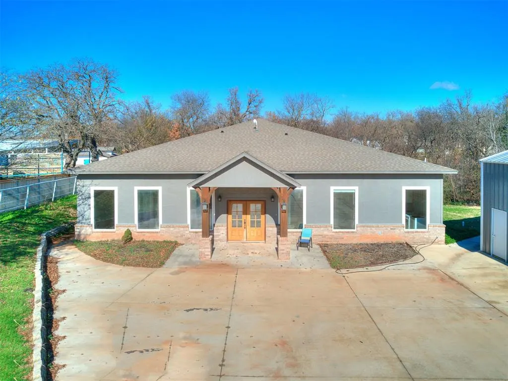 Front exterior — 3875 E Waterloo Road, Edmond, OK 73034