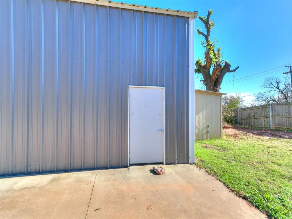 Photo 9 — 3875 E Waterloo Road, Edmond, OK 73034