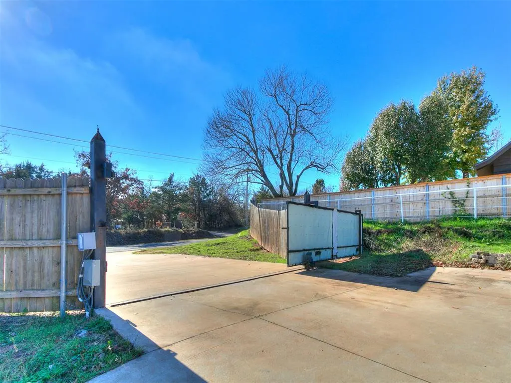 Photo 10 — 3875 E Waterloo Road, Edmond, OK 73034