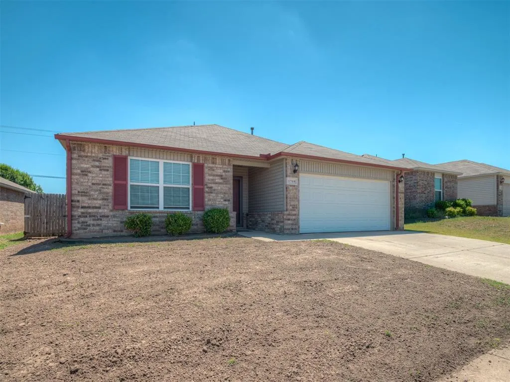 Photo 2 — 1708 Lanesboro Drive, The Village, OK 73120