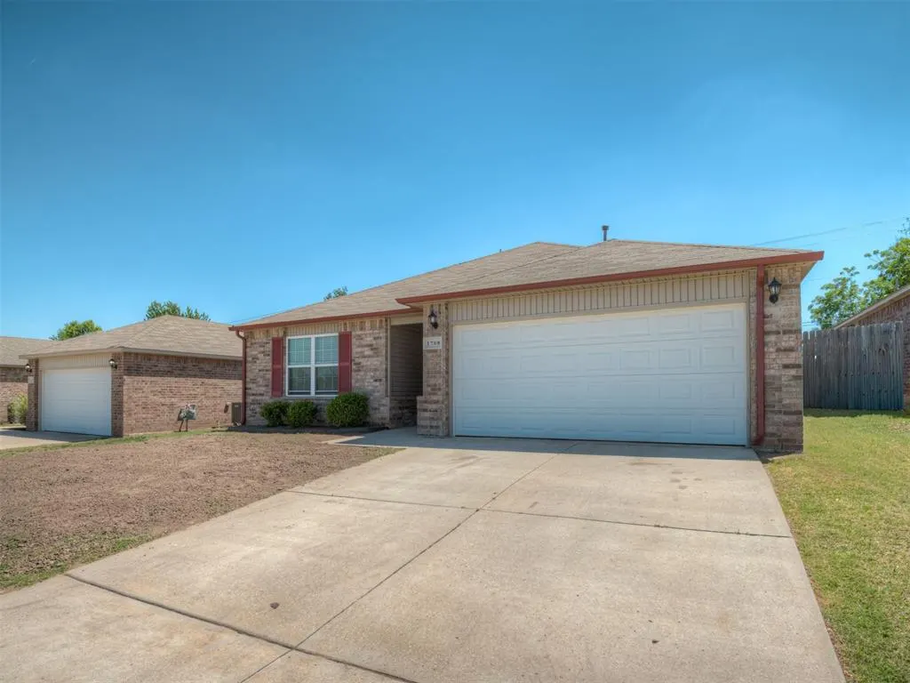 Photo 3 — 1708 Lanesboro Drive, The Village, OK 73120