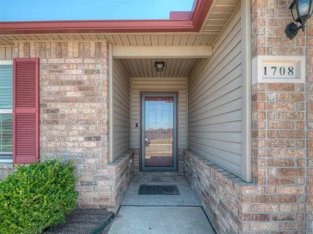Photo 5 — 1708 Lanesboro Drive, The Village, OK 73120