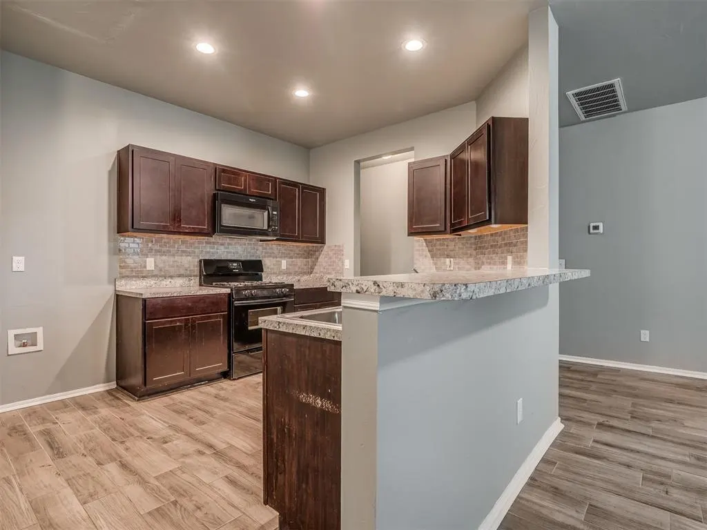 Photo 12 — 1708 Lanesboro Drive, The Village, OK 73120