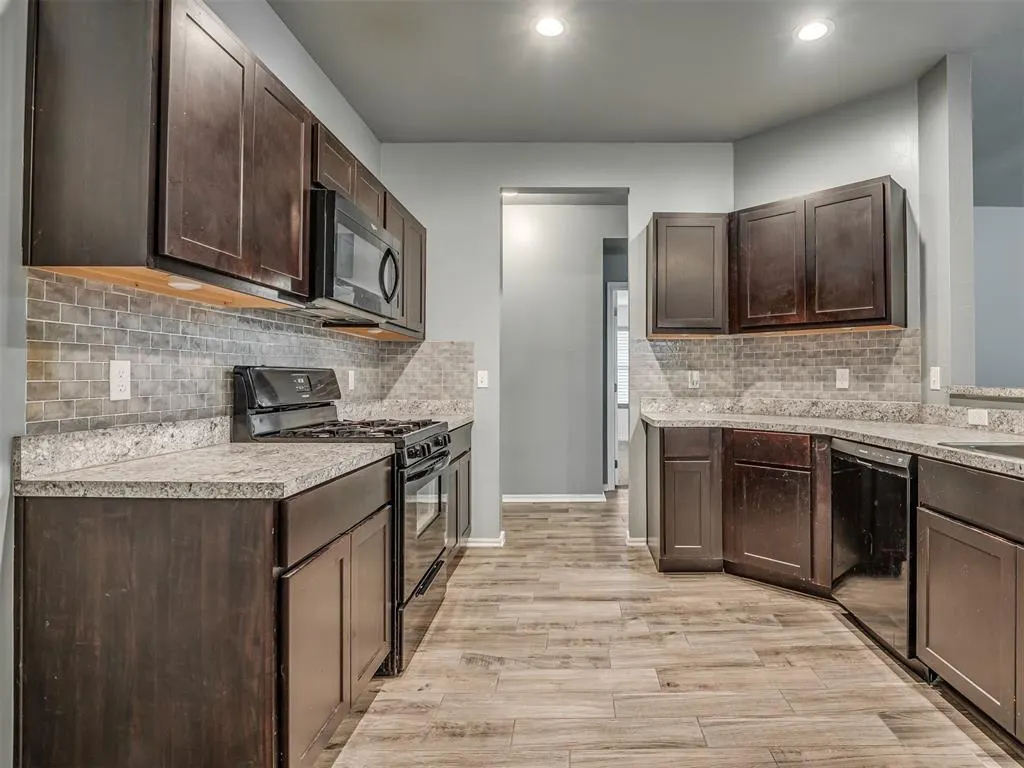 Photo 14 — 1708 Lanesboro Drive, The Village, OK 73120