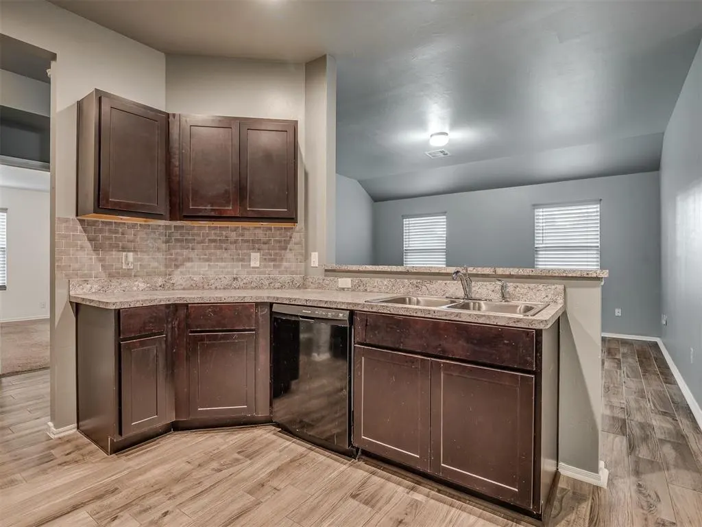 Photo 15 — 1708 Lanesboro Drive, The Village, OK 73120