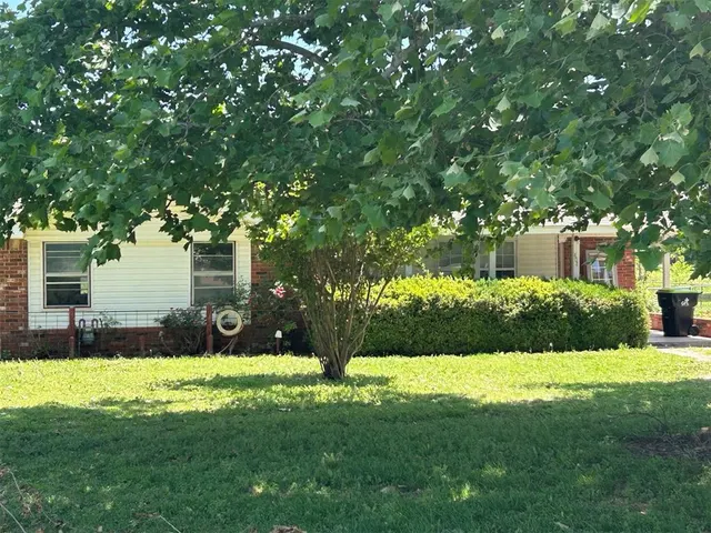 Front exterior — 404 S Fox Street, Wayne, OK 73095