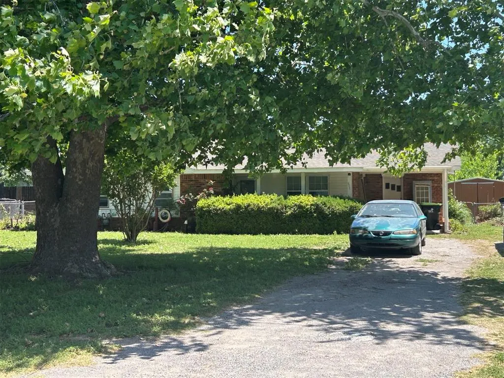 Photo 2 — 404 S Fox Street, Wayne, OK 73095