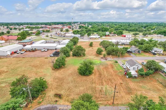 Photo 2 — 300 N Van Buren Avenue, Elk City, OK 73644