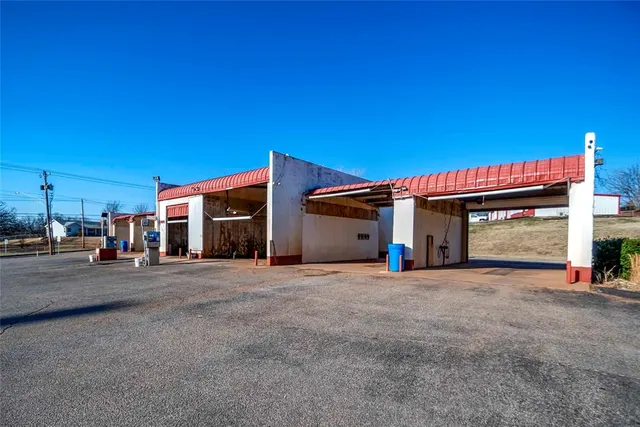 Photo 5 — 1102 E 1st Street, Chandler, OK 74834