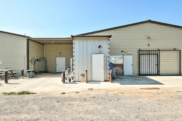 Photo 8 — 2751 N Meridian Avenue, Crescent, OK 73028