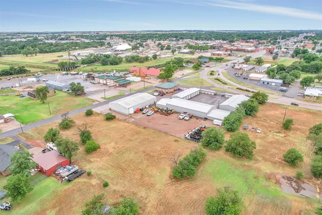 Photo 6 — 529 E 3rd Street, Elk City, OK 73644