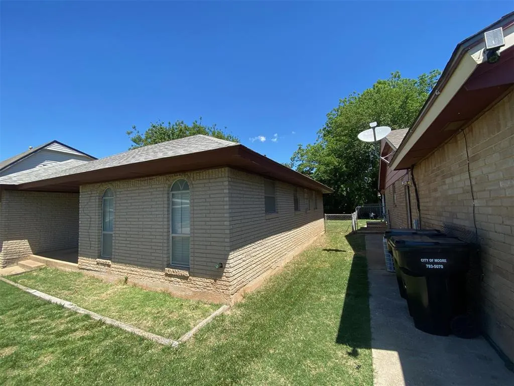 Photo 2 — 1057 NW 7th Street, Moore, OK 73160