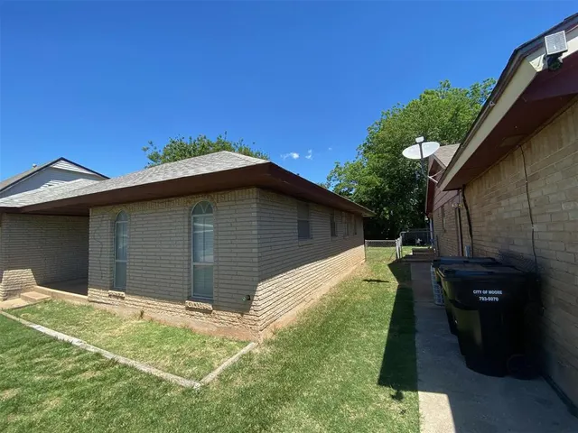 Photo 2 — 1057 NW 7th Street, Moore, OK 73160
