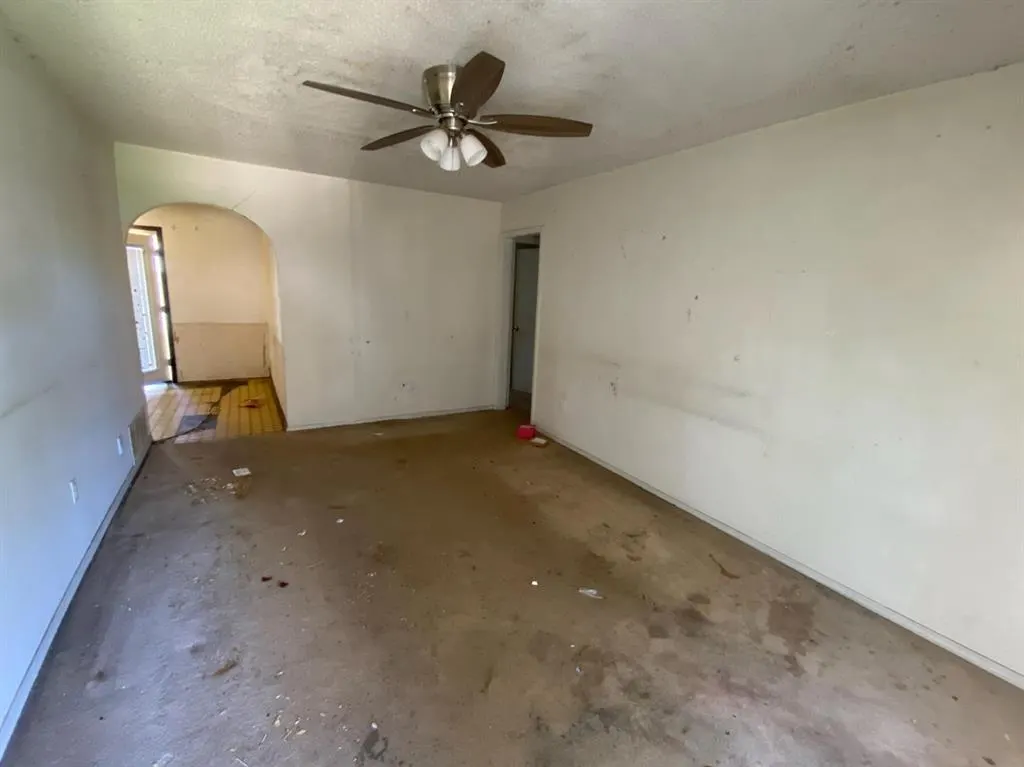Photo 3 — 1057 NW 7th Street, Moore, OK 73160