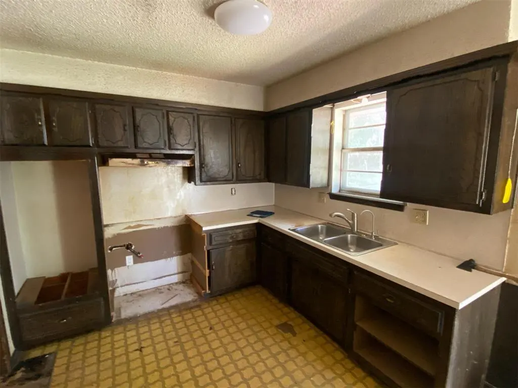 Photo 5 — 1057 NW 7th Street, Moore, OK 73160