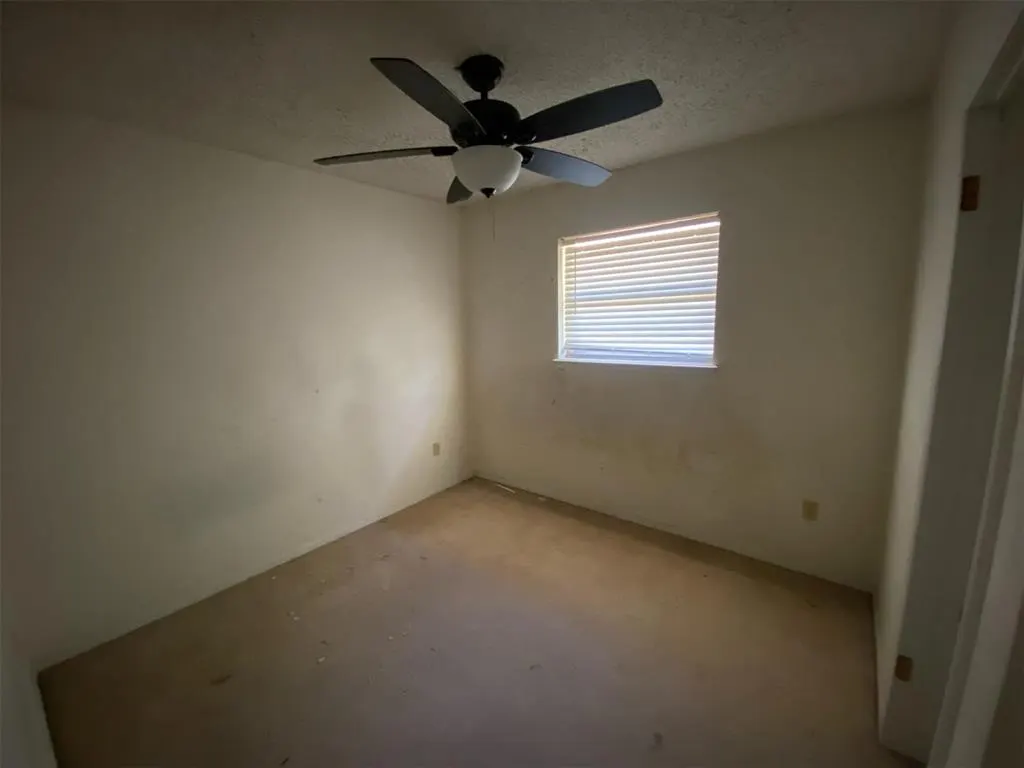 Photo 7 — 1057 NW 7th Street, Moore, OK 73160