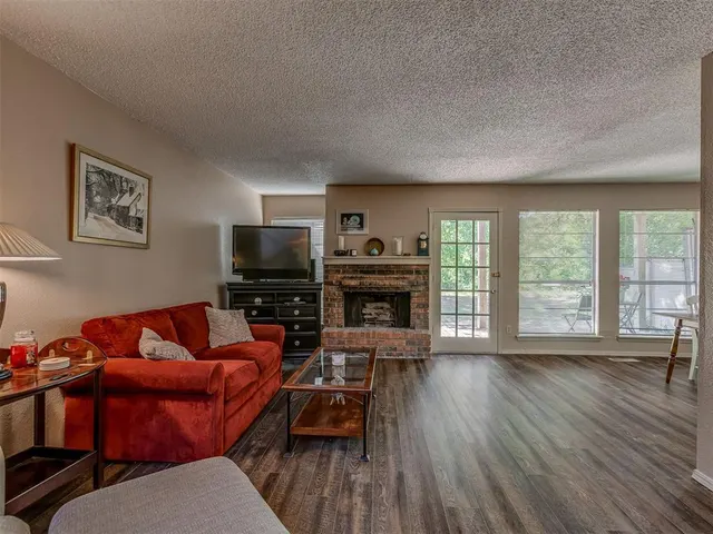 Photo 2 — 4702 Hemlock Circle, Oklahoma City, OK 73162