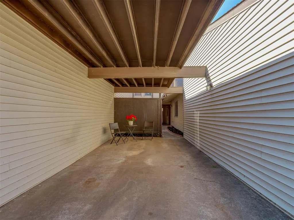 Photo 7 — 4702 Hemlock Circle, Oklahoma City, OK 73162