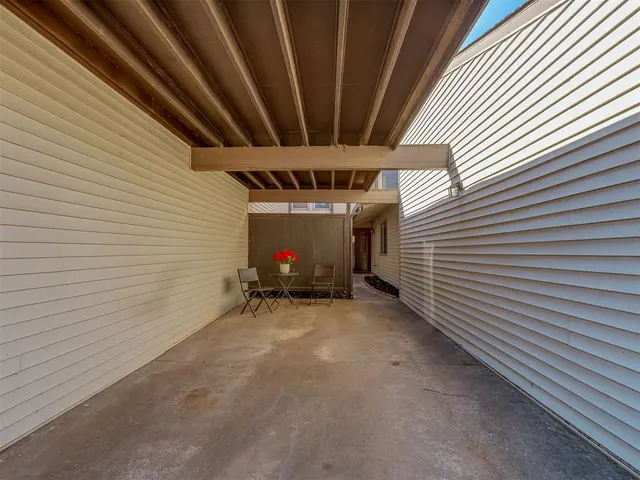 Photo 7 — 4702 Hemlock Circle, Oklahoma City, OK 73162