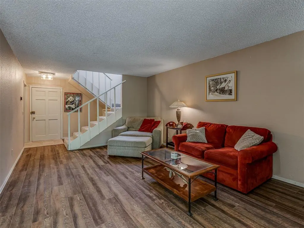 Photo 10 — 4702 Hemlock Circle, Oklahoma City, OK 73162