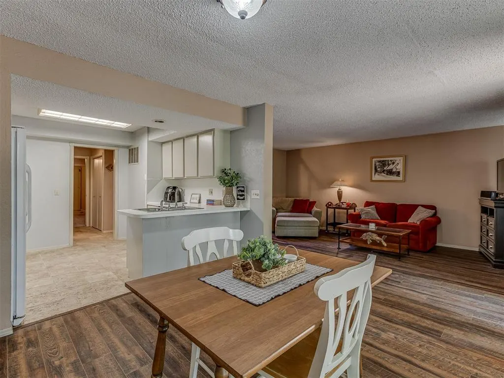 Photo 15 — 4702 Hemlock Circle, Oklahoma City, OK 73162