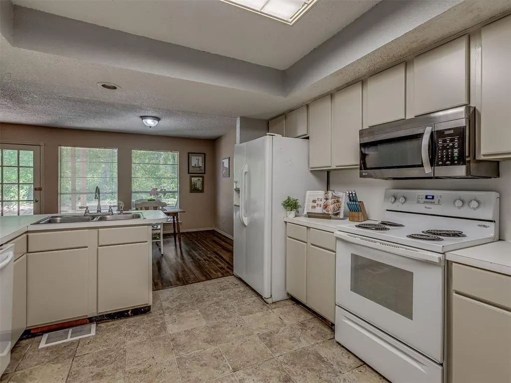 Photo 18 — 4702 Hemlock Circle, Oklahoma City, OK 73162