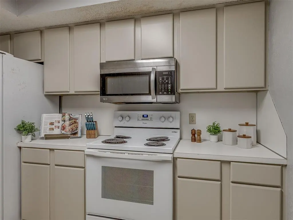 Photo 19 — 4702 Hemlock Circle, Oklahoma City, OK 73162