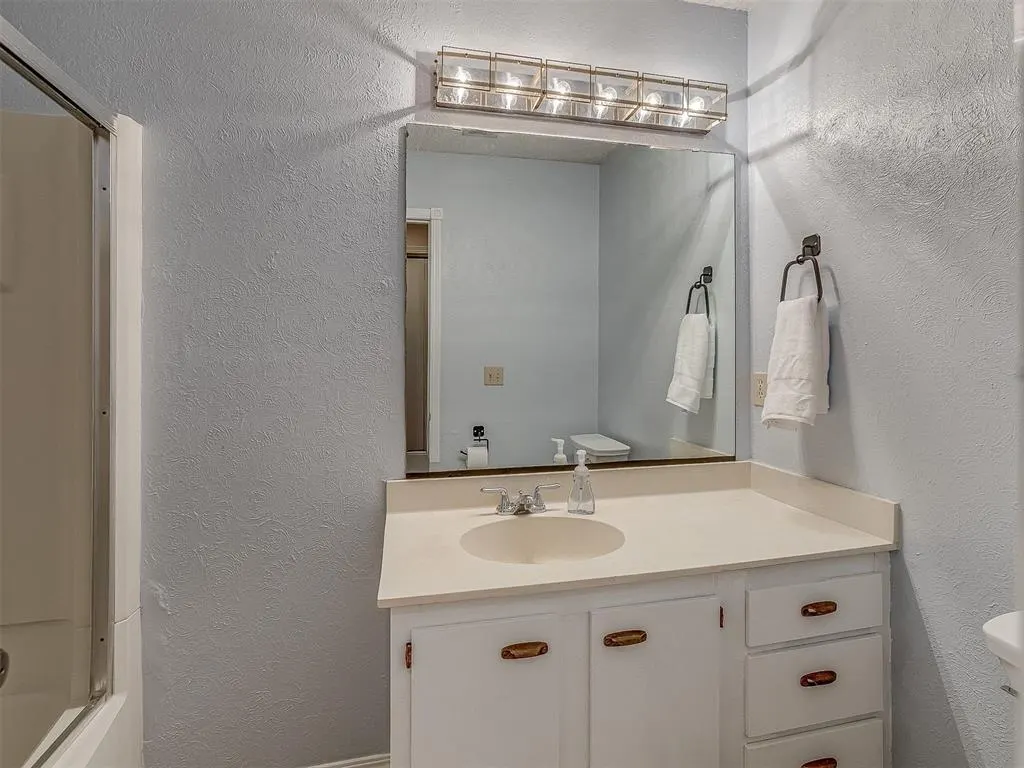 Photo 20 — 4702 Hemlock Circle, Oklahoma City, OK 73162