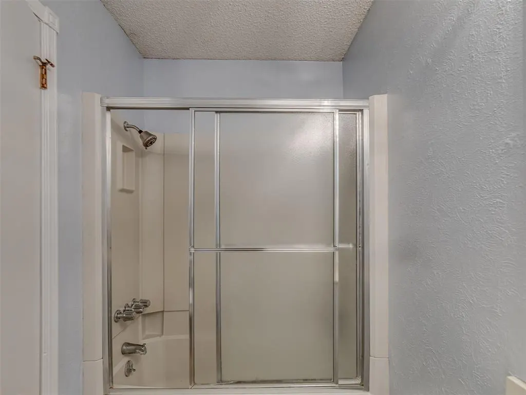 Photo 21 — 4702 Hemlock Circle, Oklahoma City, OK 73162