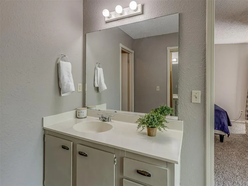 Photo 31 — 4702 Hemlock Circle, Oklahoma City, OK 73162