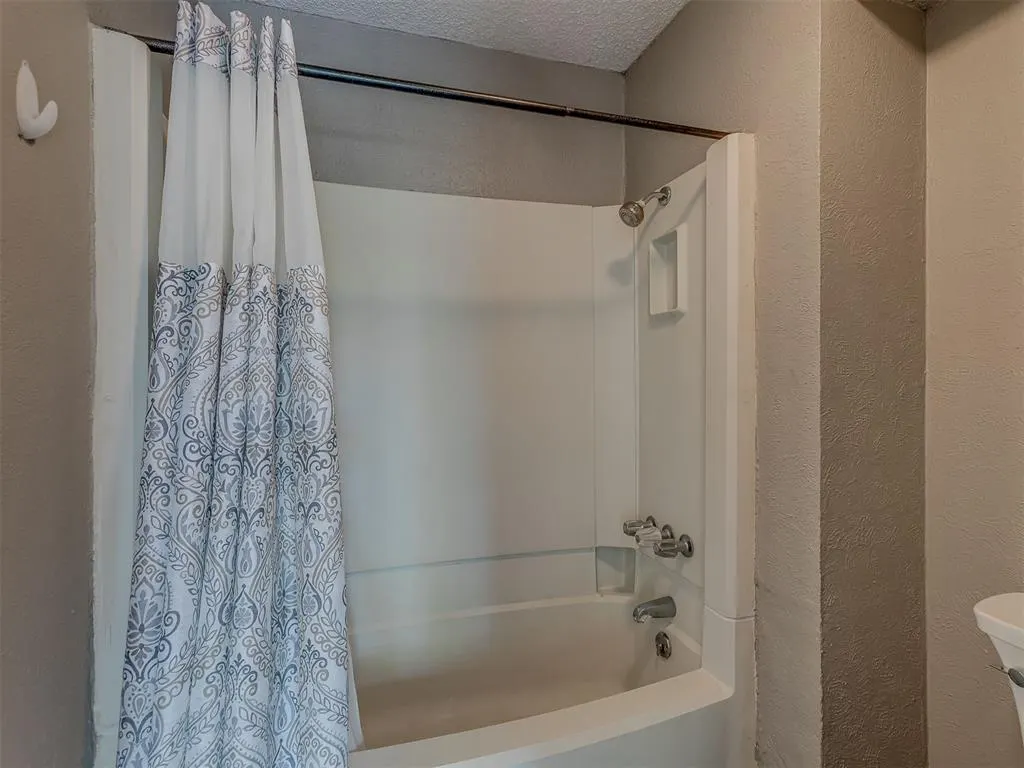 Photo 32 — 4702 Hemlock Circle, Oklahoma City, OK 73162