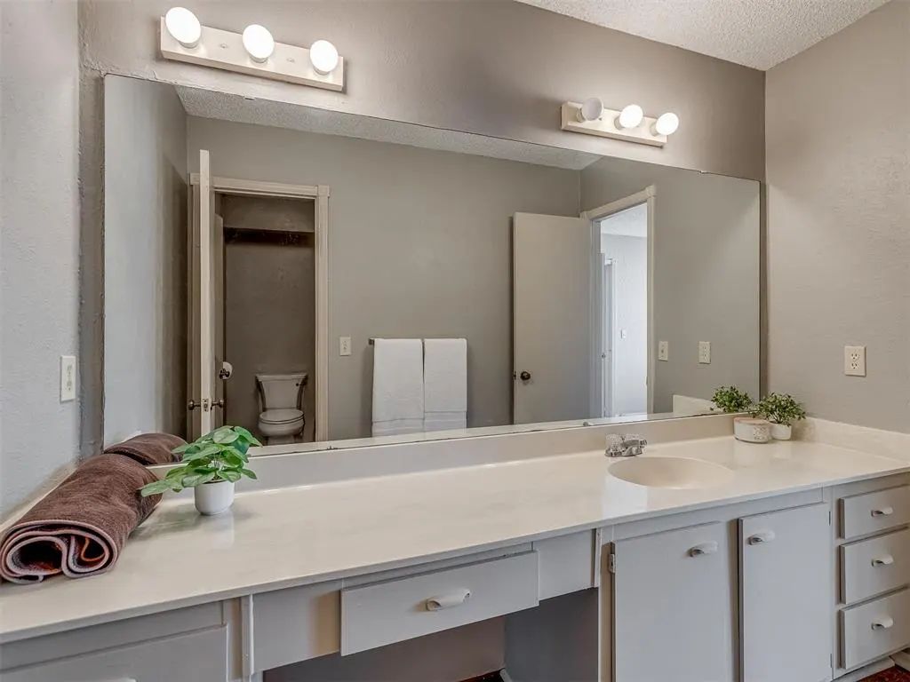 Photo 33 — 4702 Hemlock Circle, Oklahoma City, OK 73162