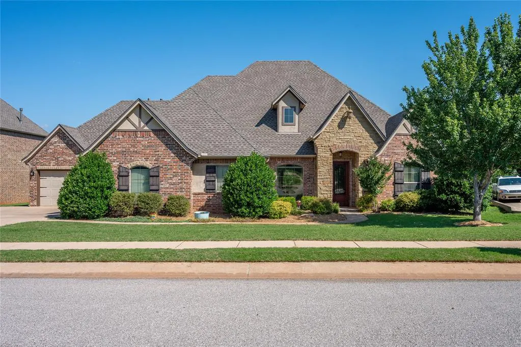 Photo 3 — 1425 Pembroke Drive, Edmond, OK 73003