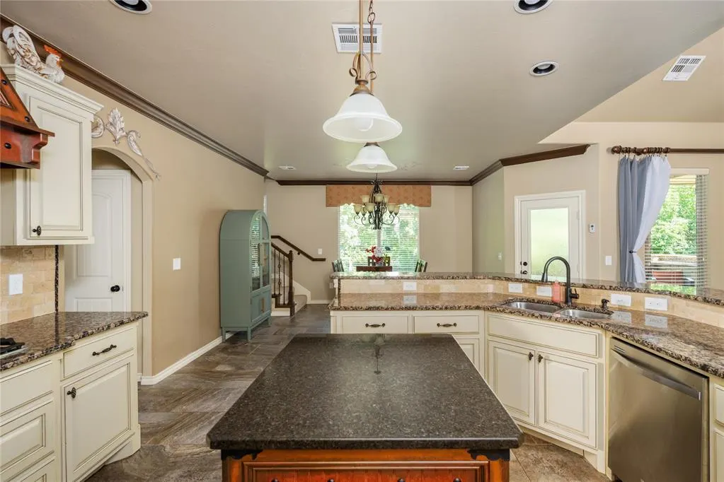 Photo 13 — 1425 Pembroke Drive, Edmond, OK 73003
