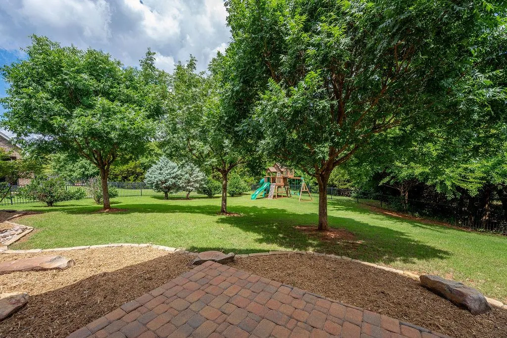 Photo 6 — 1425 Pembroke Drive, Edmond, OK 73003