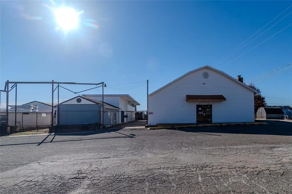 Photo 2 — 107 W 13th Street, Chandler, OK 74834